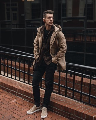 С чем носить табачную куртку-рубашку в 30 лет мужчине в холод: Если ты любишь смотреться модно, и при этом чувствовать себя комфортно и расслабленно, стоит опробировать это сочетание табачной куртки-рубашки и черных джинсов. Любишь незаурядные сочетания? Можешь дополнить свой ансамбль светло-коричневыми кожаными низкими кедами.