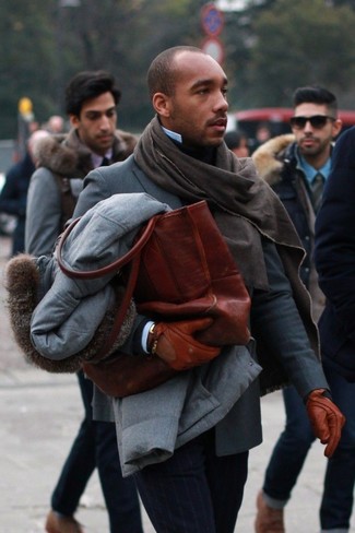 С чем носить коричневый шарф мужчине в холод: Такое простое и комфортное сочетание базовых вещей, как серая парка и коричневый шарф, придется по душе парням, которые любят проводить дни активно.