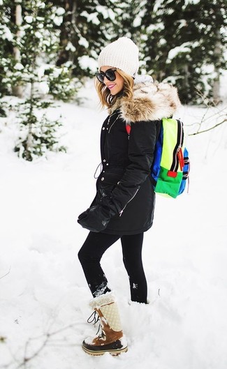 Какие зимние ботинки носить с серым худи женщине в прохладную погоду: Серый худи и черные леггинсы — идеальный вариант для активного выходного дня. Зимние ботинки — беспроигрышный выбор, чтобы завершить ансамбль.