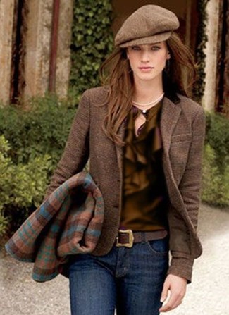 С чем носить коричневую кепку женщине: Если ты любишь одеваться красиво, чувствуя себя при этом комфортно и расслабленно, примерь на себя это сочетание коричневого шерстяного пиджака и коричневой кепки.