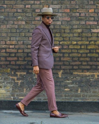 Какие классические брюки носить с фиолетовым пиджаком в 30 лет мужчине: Несмотря на то, что этот образ достаточно классический, сочетание фиолетового пиджака и классических брюк всегда будет по вкусу стильным мужчинам, покоряя при этом сердца прекрасных дам. Если говорить об обуви, коричневые кожаные лоферы с кисточками будут классным выбором.