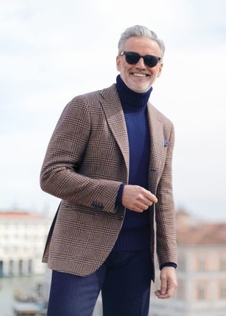 Какие водолазки носить с темно-коричневым пиджаком за 60 лет мужчине: Если ты принадлежишь к той категории парней, которые разбираются в моде, тебе подойдет тандем темно-коричневого пиджака и водолазки.