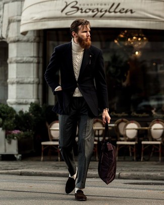 Какие лоферы носить с черно-белым пиджаком мужчине: Черно-белый пиджак и темно-серые шерстяные классические брюки — идеальный вариант для выхода в свет. В качестве обуви здесь просятся лоферы.