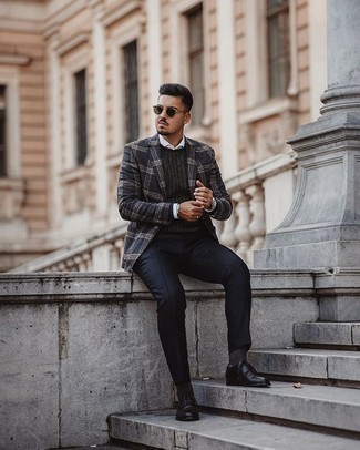 С чем носить серый пиджак в шотландскую клетку в 20 лет мужчине осень в деловом стиле: Для воплощения изысканного мужского вечернего образа чудесно подойдет серый пиджак в шотландскую клетку и темно-синие классические брюки. Черные кожаные туфли дерби — идеальный вариант, чтобы дополнить лук. Разве это не суперский вариант для прохладной погоды?