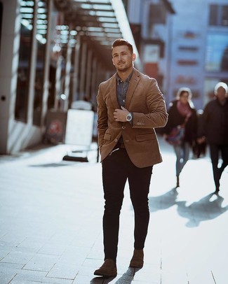 Какие джинсы носить с коричневым пиджаком мужчине в теплую погоду: Коричневый пиджак в сочетании с джинсами однозначно будет привлекать внимание красивых дам. Такой ансамбль обретет новое прочтение в паре с темно-коричневыми замшевыми ботинками челси.