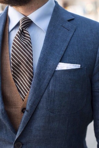 С чем носить темно-коричневый галстук в вертикальную полоску в 30 лет мужчине: Несмотря на то, что этот ансамбль кажется довольно-таки сдержанным, образ из темно-синего пиджака и темно-коричневого галстука в вертикальную полоску всегда будет нравиться джентльменам, неминуемо пленяя при этом дамские сердца.