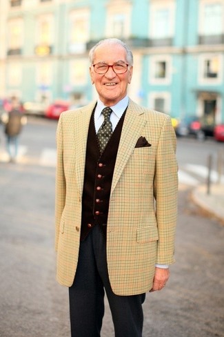 С чем носить темно-коричневый галстук в горошек за 60 лет мужчине: Светло-коричневый пиджак в шотландскую клетку и темно-коричневый галстук в горошек позволят создать выразительный мужской образ.