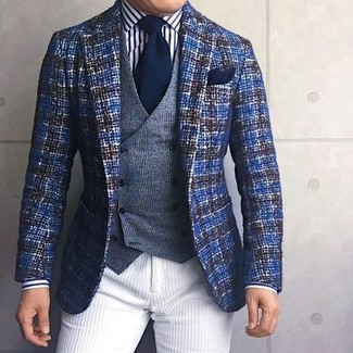 С чем носить темно-синий твидовый пиджак мужчине: Фанатам стиля смарт кэжуал придется по вкусу лук из темно-синего твидового пиджака и белых вельветовых брюк чинос.