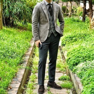Какие классические брюки носить с серым пиджаком в 30 лет мужчине осень: Серый пиджак в паре с классическими брюками позволит составить модный и в то же время элегантный лук. Любишь дерзкие сочетания? Тогда дополни свой образ темно-коричневыми замшевыми брогами. Нечего и говорить, подобный образ будет отличным вариантом в межсезонье.