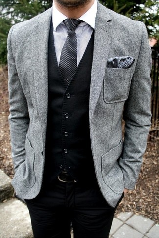 Как носить серый пиджак с черными брюками мужчине: Для создания элегантного вечернего образа отлично подойдет серый пиджак и черные брюки.