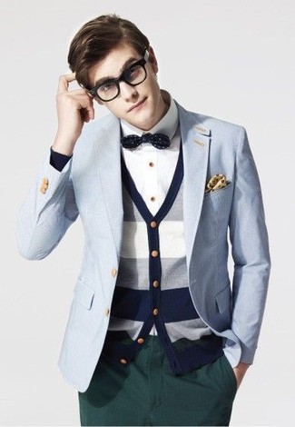 Как носить голубой пиджак с белой классической рубашкой в 20 лет мужчине: Голубой пиджак и белая классическая рубашка — воплощение элегантного мужского стиля.