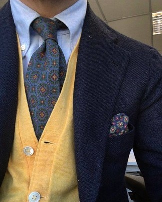 С чем носить желтый кардиган мужчине: Когда не представляешь, что надеть на учебу или на работу, желтый кардиган и черный шерстяной пиджак — беспроигрышный лук.