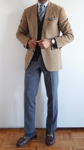 Какие классические рубашки носить с темно-синими классическими брюками в 30 лет мужчине осень: Классическая рубашка в паре с темно-синими классическими брюками позволит создать выразительный мужской лук. Чтобы лук не получился слишком строгим, можно закончить его темно-коричневыми кожаными лоферами. Вне всякого сомнения, подобное сочетание одежды будет смотреться невероятно стильно в погожий осенний день.
