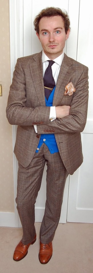 Какие классические рубашки носить с табачными классическими брюками в 30 лет мужчине: Комбо из классической рубашки и табачных классических брюк поможет реализовать элегантный стиль. Светло-коричневые кожаные оксфорды — беспроигрышный выбор, чтобы дополнить лук.