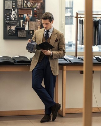 Какие пиджаки носить с коричневым кардиганом в 30 лет мужчине в деловом стиле: Сочетание пиджака и коричневого кардигана может стать классным офисным луком. В сочетании с темно-коричневыми замшевыми лоферами такой образ выглядит особенно удачно.