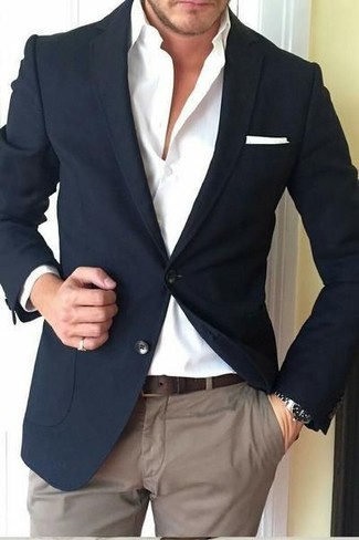 Как носить белую классическую рубашку с черным пиджаком мужчине лето: Комбо из черного пиджака и белой классической рубашки поможет составить стильный и мужественный лук. Само собой разумеется, такое сочетание вещей станет классным вариантом для солнечной погоды.