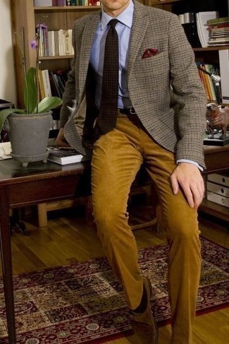 С чем носить зелено-желтые брюки в 30 лет мужчине: Серый пиджак в клетку и зелено-желтые брюки — must have вещи в базовом мужском гардеробе. Не прочь добавить в этот наряд толику эффектности? Тогда в качестве обуви к этому образу, выбирай светло-коричневые замшевые монки.