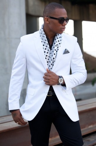 С чем носить бело-черный нагрудный платок в 30 лет в стиле смарт-кэжуал: Сочетание белого пиджака и бело-черного нагрудного платка пользуется большой популярностью среди ценителей комфортной одежды.