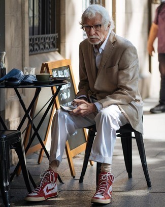 Какие брюки носить с бело-черной кожаной обувью за 60 лет мужчине: Светло-коричневый пиджак и брюки — хороший выбор для воплощения мужского образа в элегантно-деловом стиле. Очень неплохо здесь смотрятся бело-красные кожаные высокие кеды.