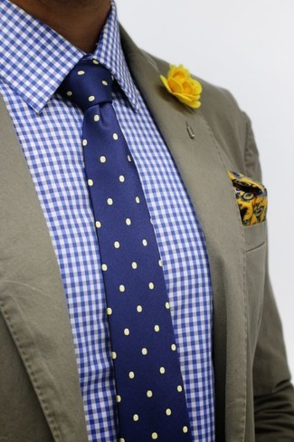 С чем носить желтую мужскую брошь с цветочным принтом: Оливковый хлопковый пиджак и желтая мужская брошь с цветочным принтом — отличное решение для парней, которые всегда в движении.