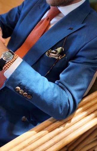 С чем носить темно-коричневый браслет мужчине лето в деловом стиле: Если ты запланировал суматошный день, сочетание синего пиджака и темно-коричневого браслета поможет составить комфортный лук в расслабленном стиле. Переносить нестерпимый летний зной будет значительно проще, если ты одет вот так.