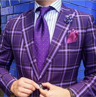 Модный лук: пурпурный пиджак в клетку, пурпурная классическая рубашка в вертикальную полоску, пурпурный галстук в горошек, пурпурный нагрудный платок