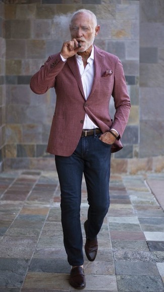 Какие брюки носить с темно-красной курткой мужчине в теплую погоду: Сочетание темно-красной куртки и брюк однозначно будет привлекать дамские взоры. Хочешь добавить сюда толику элегантности? Тогда в качестве обуви к этому образу, стоит выбрать темно-красные кожаные лоферы.