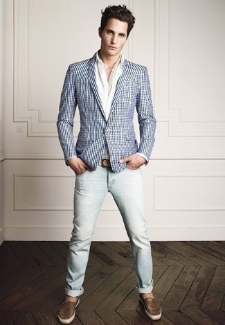 Какие джинсы носить с коричневыми эспадрильями в 30 лет мужчине: Бело-синий пиджак в мелкую клетку и джинсы прочно закрепились в гардеробе многих мужчин, помогая создавать яркие и стильные образы. Идеально сюда подходят коричневые эспадрильи.