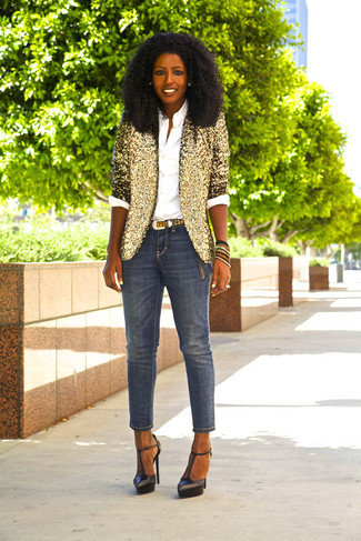 С чем носить темно-серые джинсы женщине весна в деловом стиле: Сочетание золотого пиджака с пайетками и темно-серых джинсов смотрится очень круто и современно. В сочетании с этим ансамблем гармонично выглядят черные кожаные туфли. Разве это не здоровская задумка на весеннее время года?