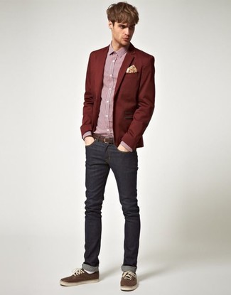 Какие джинсы носить с темно-коричневыми низкими кедами мужчине: Темно-красный пиджак и джинсы позволят составить гармоничный стильный ансамбль. Почему бы не привнести в этот ансамбль чуточку фривольности с помощью темно-коричневых низких кед?