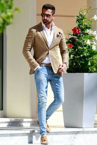 Какие джинсы носить с белой классической рубашкой мужчине: Белая классическая рубашка и джинсы — обязательные вещи в идеальном мужском гардеробе. Если ты любишь смелые настроения в своих луках, заверши этот светло-коричневыми замшевыми лоферами с кисточками.
