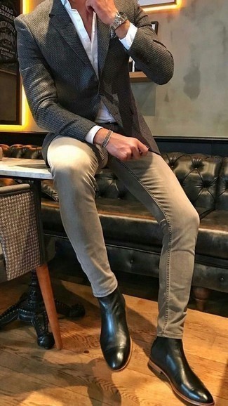 Какие ботинки челси носить с серым пиджаком мужчине: Серый пиджак в сочетании с серыми джинсами чудесно подойдет для офиса. Любители экспериментировать могут дополнить ансамбль ботинками челси, тем самым добавив в него немного эффектности.