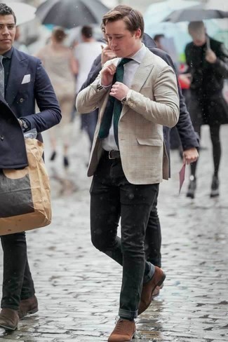 С чем носить пиджак в шотландскую клетку в 20 лет мужчине: Стильное сочетание пиджака в шотландскую клетку и темно-серых джинсов поможет подчеркнуть твой личный стиль и выделиться из толпы. Думаешь привнести в этот лук нотку утонченности? Тогда в качестве обуви к этому ансамблю, выбирай коричневые замшевые оксфорды.