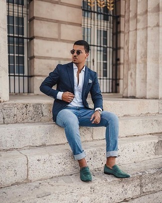 С чем носить бирюзовую рубашку в 20 лет мужчине: Бирюзовая рубашка и синие джинсы — великолепный вариант для создания мужского ансамбля в элегантно-деловом стиле. Опасаешься выглядеть несерьезно? Закончи этот образ темно-зелеными замшевыми лоферами.