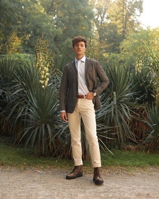 Как носить коричневый пиджак с бежевыми джинсами мужчине: Коричневый пиджак и бежевые джинсы — неотъемлемые вещи в гардеробе стильного парня. Коричневые кожаные повседневные ботинки — хороший выбор, чтобы дополнить образ.