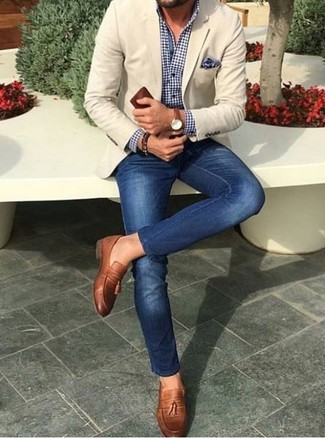 Какие джинсы носить с синей классической рубашкой мужчине: Комбо из синей классической рубашки и джинсов — классный вариант для воплощения мужского лука в стиле smart casual. Если ты не боишься соединять в своих ансамблях разные стили, из обуви можешь надеть коричневые кожаные лоферы с кисточками.