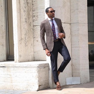 Какие лоферы носить с черными классическими брюками мужчине: Сочетание коричневого пиджака и черных классических брюк — олицетворение строгого делового стиля. Пара лоферов свяжет лук воедино.