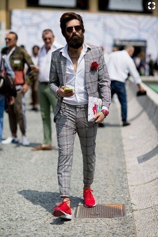 Какие классические брюки носить с красными кроссовками в 30 лет мужчине: Несмотря на то, что это классический образ, дуэт серого пиджака в шотландскую клетку и классических брюк всегда будет выбором стильных мужчин, неизменно покоряя при этом сердца прекрасных дам. Дерзкие молодые люди дополнят ансамбль красными кроссовками.