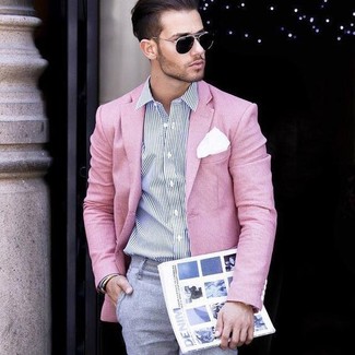 Как носить бело-темно-синюю классическую рубашку в вертикальную полоску с розовым пиджаком мужчине в деловом стиле: Розовый пиджак и бело-темно-синяя классическая рубашка в вертикальную полоску — великолепное решение для свидания или встречи с коллегами.