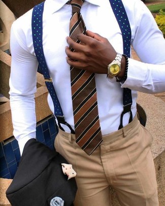 С чем носить темно-коричневый галстук в вертикальную полоску в 30 лет мужчине: Комбо из черного пиджака и темно-коричневого галстука в вертикальную полоску поможет составить модный классический образ.