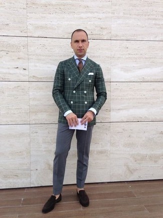 Какие лоферы носить с оливковым пиджаком в 30 лет мужчине в деловом стиле: Оливковый пиджак и темно-серые классические брюки позволят создать элегантный мужской образ. В сочетании с этим ансамблем наиболее уместно будут выглядеть лоферы.