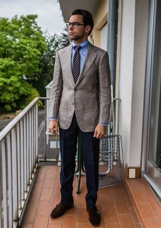С чем носить темно-коричневый галстук в горошек мужчине в деловом стиле: Коричневый пиджак в шотландскую клетку и темно-коричневый галстук в горошек — превосходный пример элегантного стиля в одежде. В паре с этим образом удачно выглядят темно-коричневые замшевые монки с двумя ремешками.