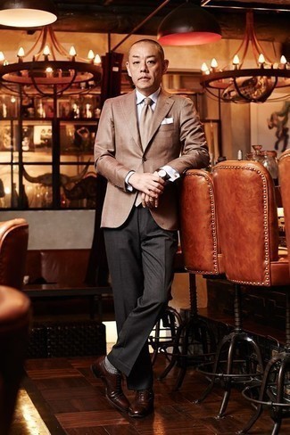 С чем носить светло-коричневый галстук за 40 лет мужчине: Несмотря на то, что это классический образ, дуэт светло-коричневого пиджака и светло-коричневого галстука всегда будет по вкусу стильным молодым людям, пленяя при этом дамские сердца. Коричневые кожаные оксфорды — прекрасный вариант, чтобы дополнить лук.
