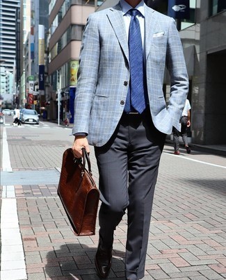 Какие лоферы носить с голубым пиджаком мужчине: Голубой пиджак и темно-серые классические брюки позволят создать незабываемый мужской образ. В качестве обуви сюда просятся лоферы.