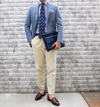 Какие лоферы носить с бежевыми классическими брюками в 30 лет мужчине: Сочетание голубого пиджака в мелкую клетку и бежевых классических брюк — замечательный пример строгого мужского стиля. В сочетании с этим ансамблем стильно выглядят лоферы.