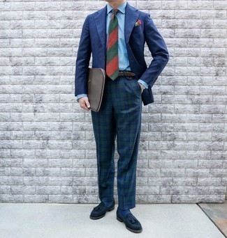 С чем носить разноцветный галстук в горизонтальную полоску мужчине: Темно-синий пиджак и разноцветный галстук в горизонтальную полоску — прекрасный пример строгого мужского стиля в одежде. В сочетании с этим луком наиболее уместно смотрятся темно-синие замшевые лоферы с кисточками.