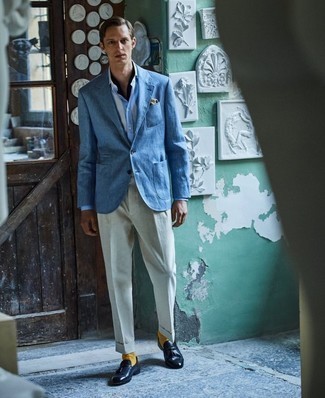 Какие лоферы носить с синим пиджаком в 20 лет мужчине: Синий пиджак и серые классические брюки — чудесный пример строгого мужского стиля в одежде. Что же до обуви, лоферы — наиболее подходящий вариант.