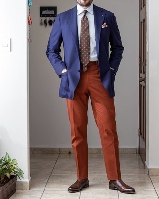 Какие классические рубашки носить с табачными классическими брюками в 30 лет мужчине: Комбо из классической рубашки и табачных классических брюк поможет создать стильный классический лук. Этот лук гармонично закончат темно-коричневые кожаные ботинки челси.