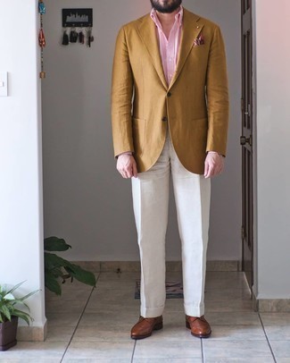 Как носить броги с классическими брюками: Желтый пиджак в паре с классическими брюками позволит создать стильный и в то же время утонченный образ. Броги позволят сделать лук не таким строгим.