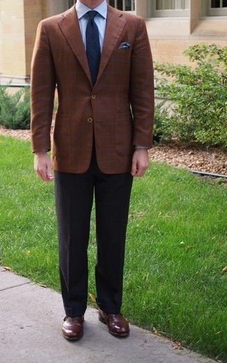 Какие классические брюки носить с коричневыми оксфордами: Коричневый пиджак в клетку в сочетании с классическими брюками позволит составить модный и привлекательный лук. Хочешь сделать ансамбль немного элегантнее? Тогда в качестве дополнения к этому образу, выбери коричневые оксфорды.